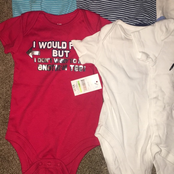 8 Onesies 3-6m - Picture 4 of 5